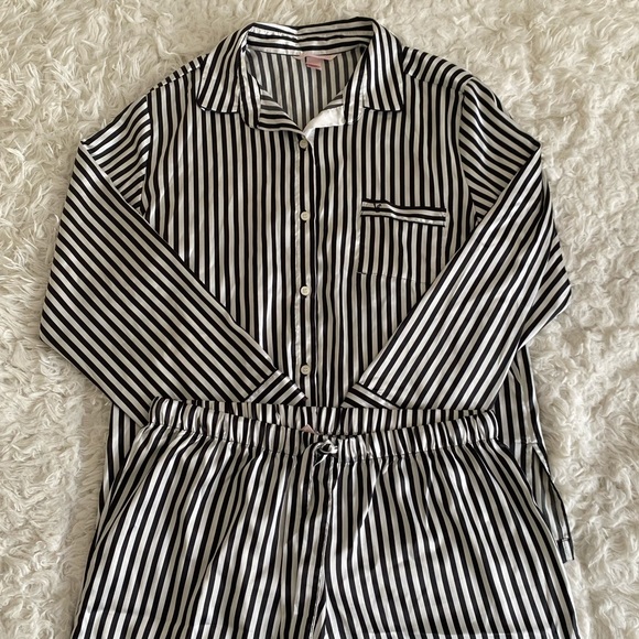 Victoria's Secret Other - {VICTORIA'S SECRET} Luxe Satin Pajama Set L!